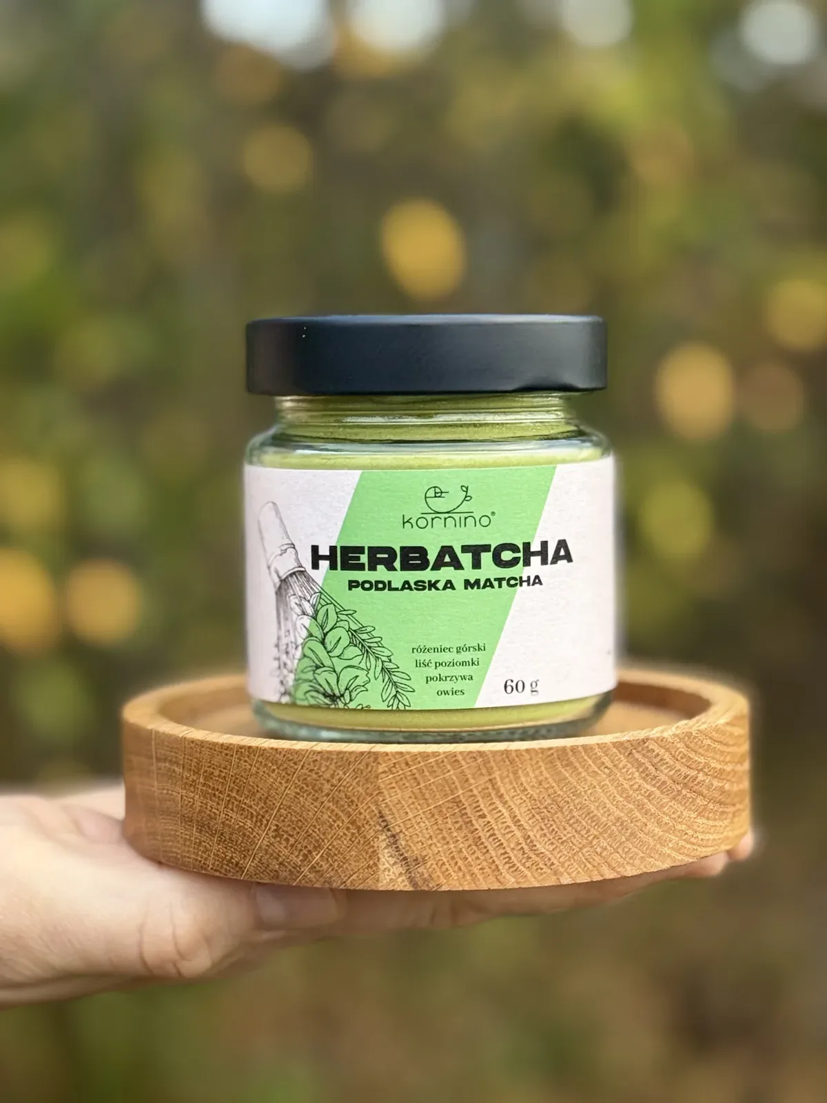 Herbatcha, podlaska matcha Kornino w słoiczku z finalną etykietą